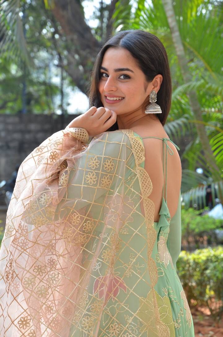 'ముఖచిత్రం' హీరోయిన్ ఆయేషా ఖాన్