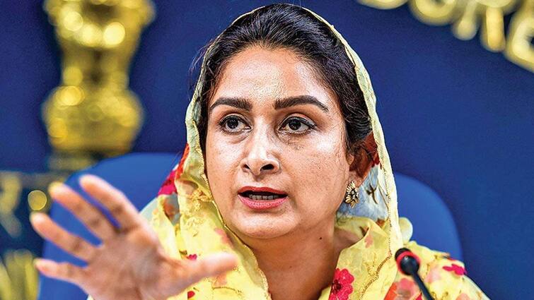 Punjab Elections 2022: Harsimrat Badal warns Punjabis about Kejriwal calls AAP dangerous for Punjab ਹਰਸਿਮਰਤ ਬਾਦਲ ਨੇ ਕੀਤਾ ਪੰਜਾਬੀਆਂ ਨੂੰ ਕੇਜਰੀਵਾਲ ਬਾਰੇ ਸਾਵਧਾਨ! 'ਆਪ' ਨੂੰ ਦੱਸਿਆ ਪੰਜਾਬ ਲਈ 'ਖਤਰਨਾਕ'