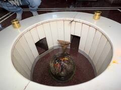 Surajpur News: पूरे साल जल से घिरा रहता है अर्धनारेश्वर शिवलिंग, जानें शोधकर्ताओं ने क्या किया दावा?