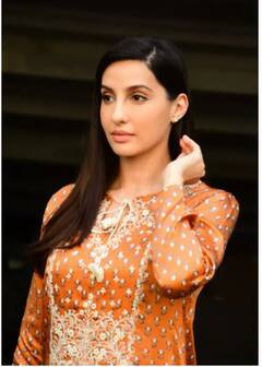 Nora Fatehi Ethnic Look : ਸੂਟ ਪਹਿਨ ਕੇ ਦੇਸੀ ਗਰਲ ਬਣੀ ਨੋਰਾ ਫਤੇਹੀ, ਖੂਬਸੂਰਤ ਤਸਵੀਰਾਂ 'ਤੇ ਫੈਨਜ਼ ਲੁਟਾ ਰਹੇ ਹਨ ਪਿਆਰ