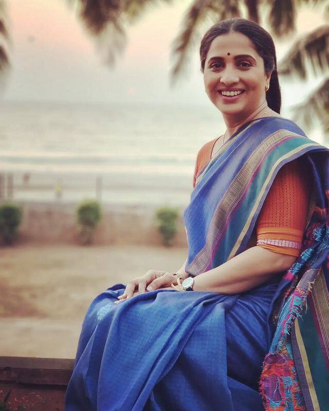 लवकरच मालिकेत अरुंधतीच्या आयुष्यात येणारं एक सकारात्मक वळण प्रेक्षकांना पाहायला मिळणार आहे. आजवर अरुंधतीने आपली स्वप्न, आवडीनिवडी बाजूला सारुन कुटुंबाला सर्वस्व मानलं. मात्र आता अरुंधतीच्या स्वप्नांना नवी भरारी मिळणार आहे. गाण्याची आवड असणारी अरुंधती आता मालिकेत पार्श्वगायिका होणार आहे. आशुतोषच्या मदतीने ती तिच्या आयुष्यातलं पहिलं गाणं रेकॉर्ड करणार आहे. मालिकेतला हा गाण्याचा प्रसंग सुरेश वाडकर यांच्या ‘आजिवासन’ स्टुडिओमध्ये रेकॉर्ड करण्यात आला आहे.