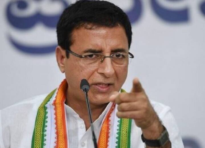 प्रवक्ता रणदीप सिंह सुरजेवाला ने कहा - 'कल 'कैमरे' पर सफाई आई थी आज सामने से रिहाई आयी है ! किसानों से 'विश्वासघात' नहीं संयोग है, ये राजा के किये अत्याचारों का 'योग' है ! मग़र जनता भी कर रही प्रयोग है, सही मौके का करना 'उपयोग' है.'