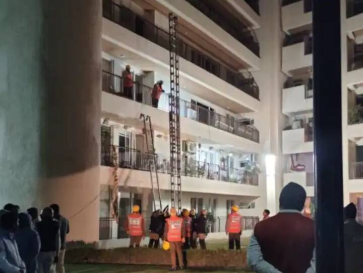 हादसे की सूचना मिलते ही फौरन मौके पर राष्ट्रीय आपदा मोचन बल (NDRF) और राज्य आपदा प्रतिक्रिया बल (SDRF) के दस्ता पहुंच गया और बचाव कार्य शुरू किय गया.