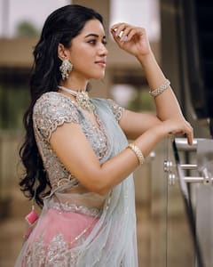 மால டம் டம்.. மஞ்சர டம் டம் .. மிளிரும் அழகி மிர்ணாளினி ரவி !