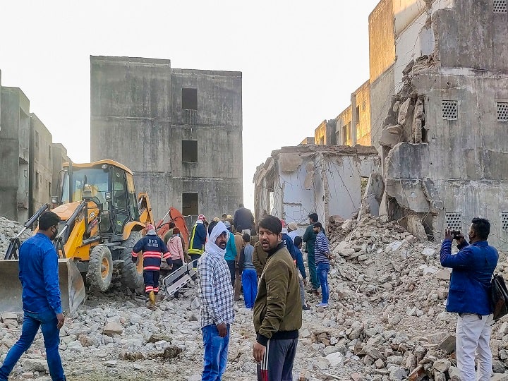 Four dead bodies recovered from under the debris after an old building collapsed in Bawana's JJ colony Delhi: 9-Year-Old Girl Among Four Dead After Old Building Collapses In Bawana