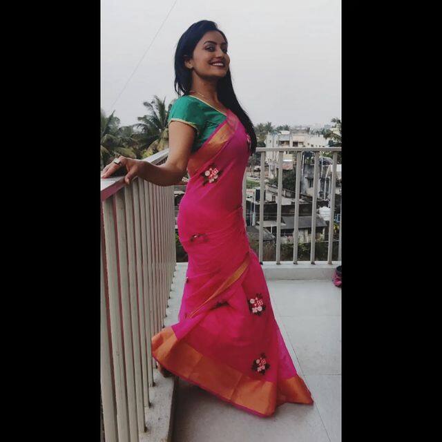 कोल्हापूरची मुलगी म्हणून सोनालीने बिग बॉसच्या घरात आपली ओळख बनवली.  (photo:sonalipatil_official/ig)