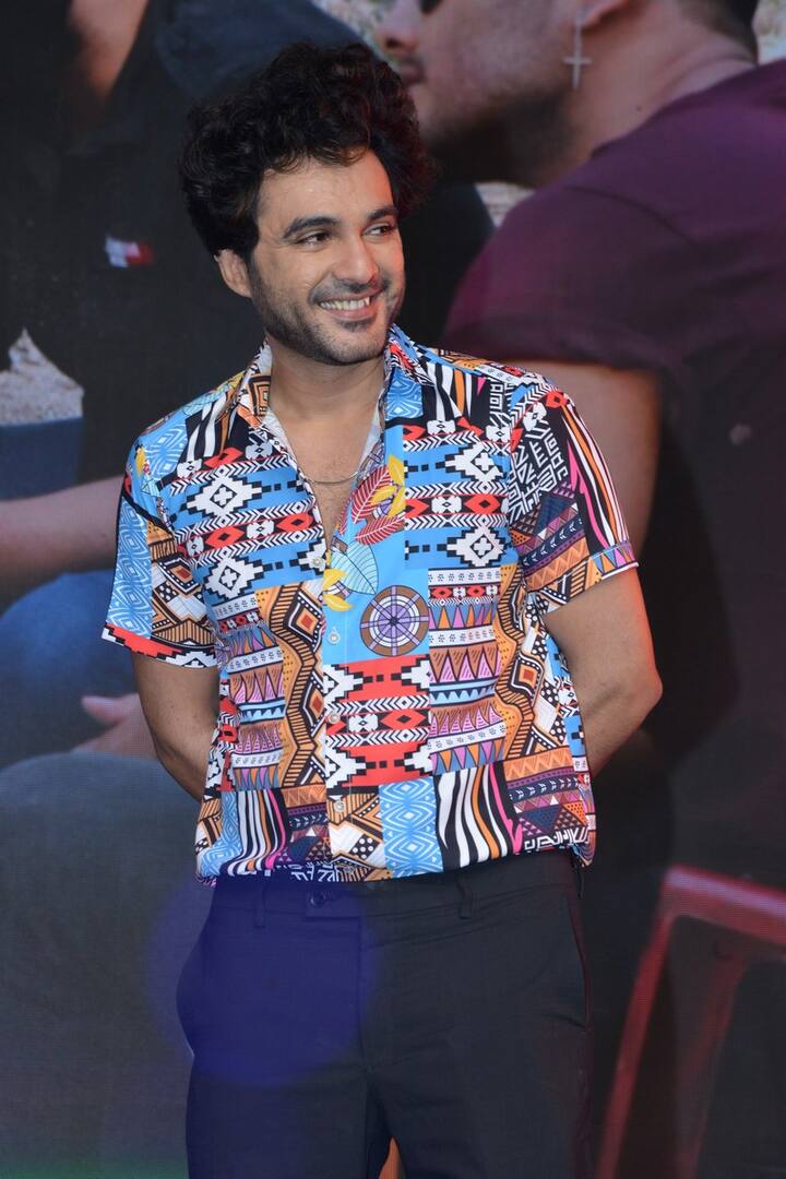 పీడీవీ ప్రసాద్ సమర్పణలో సూర్యదేవర నాగవంశీ ఈ సినిమాను నిర్మించారు. ఇప్పటికే షూటింగ్ పూర్తి చేసుకున్న ఈ సినిమాను సంక్రాంతి కానుకగా రిలీజ్ చేయాలని భావించారు.