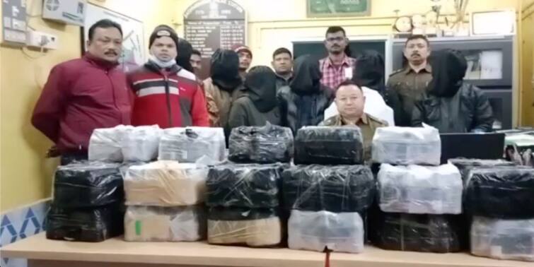 Malda News Police recovers huge amount of Phensedyl Cough Syrup while being smuggled to Bangladesh allegedly Malda News:  মাদকচক্রের পর্দাফাঁস পুলিশের, পাচারের আগে উদ্ধার বিপুল পরিমাণ ফেনসিডিল সিরাপ