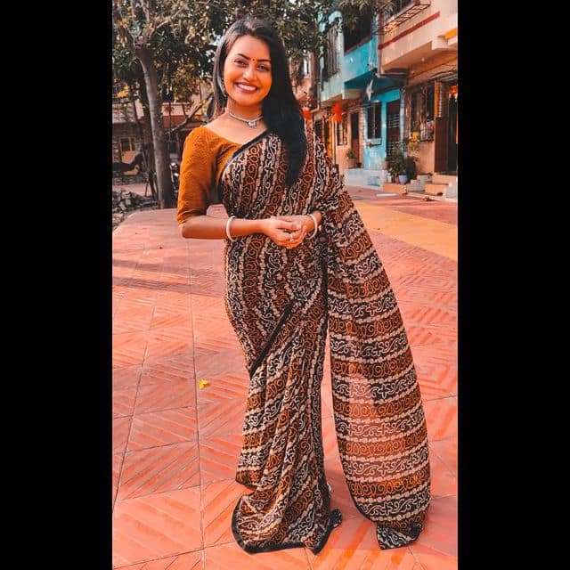 मराठमोळी सोनाली सोशल मीडियावर बरीच सक्रिय असते.  (photo:sonalipatil_official/ig)