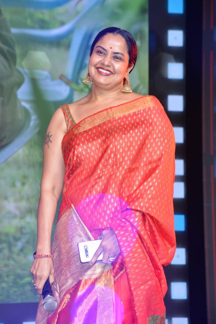 ఇదిలా ఉండగా.. ఈమె 'డీజే టిల్లు' సినిమాలో నటించింది.