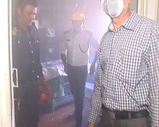 વડોદરામાં આશીર્વાદ હોસ્પિટલમાં લાગી આગ, કોઇ જાનહાનિ નહી