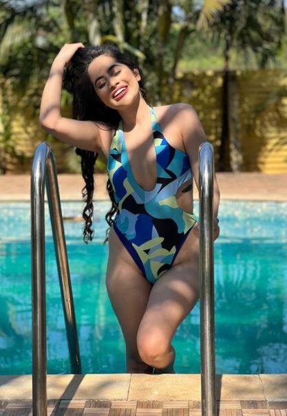 તમામ તસવીરો ઉર્ફીના ઇન્સ્ટાગ્રામ એકાઉન્ટ પરથી લેવામાં આવી છે.