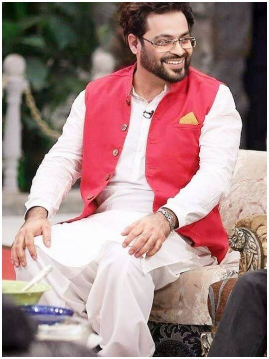 पाकिस्तान दुनियाभर में एकमात्र ऐसा देश है जो पड़ोसी देश भारत के साथ अपनी नापाक हरकतों के अलावा अपने राजनेताओं को लेकर चर्चा में बना रहता है. हाल ही में पाकिस्तान की मौजूदा सरकार के सांसद डॉ आमिर लियाकत हुसैन (Aamir Liaquat) अपनी शादी को लेकर चर्चा में आ गए हैं.