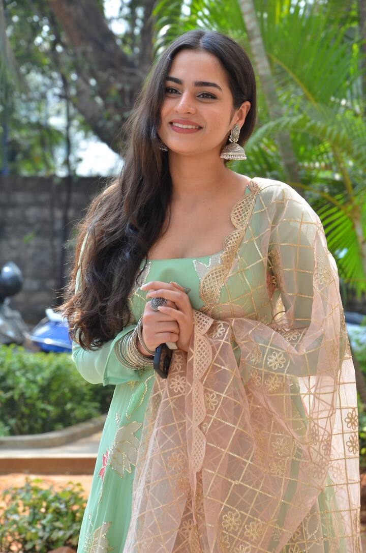 'ముఖచిత్రం' హీరోయిన్ ఆయేషా ఖాన్