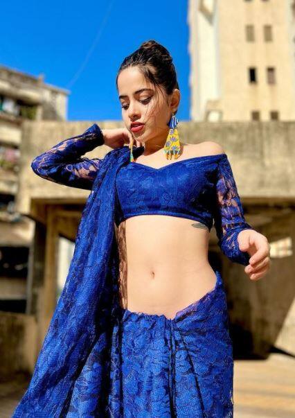 તસવીરોમાં ઉર્ફીએ નોઝ રિંગ પહેરી  છે. તસવીરો હજારો લોકોએ લાઇક્સ કરી છે.