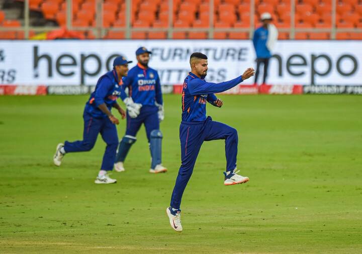 भारत के लिए बल्लेबाज़ी में श्रेयस अय्यर ने सबसे ज्यादा 80 रन बनाए. वहीं ऋषभ पंत ने 56 रनों की पारी खेली. इसके अलावा दीपक चाहर ने 38 और वाशिंगटन सुंदर ने 33 रनों की पारी खेली.