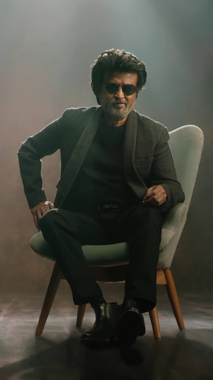 நடிகர் ரஜினிகாந்த் அவரது 170 வது படத்திற்காக இயக்குநர்களுடன் பேச்சு வார்த்தை நடத்தி வருகிறார். 169 ஆவது படத்தை முடிப்பதற்குள் ரஜினிகாந்த் 170 படத்தை தேர்வு செய்வதற்கான வேலைகளை முடித்துவிட திட்டமிட்டிருக்கிறாராம்