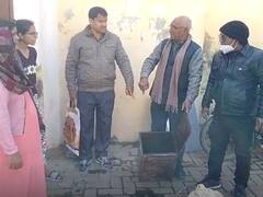 Firozabad News: फिरोजाबाद में बुजुर्गों और दिव्यांगों से घर-घर जाकर डलवाया गया वोट, जानिए- लोगों ने क्या कहा