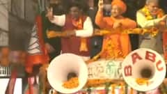 UP Election 2022: कर्नाटक के हिजाब विवाद पर आखिरकार क्या बोले योगी आदित्यनाथ? | Pradesh @360