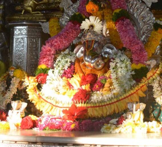 दगडूशेठ गणपतीला 'सूर्यकिरणांचा महाभिषेक'