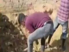 Unnao: सपा नेता के खेत में दलित युवती का शव मिलने से हड़कंप, कोतवाल सस्पेंड, BJP का समाजवादी पार्टी पर हमला