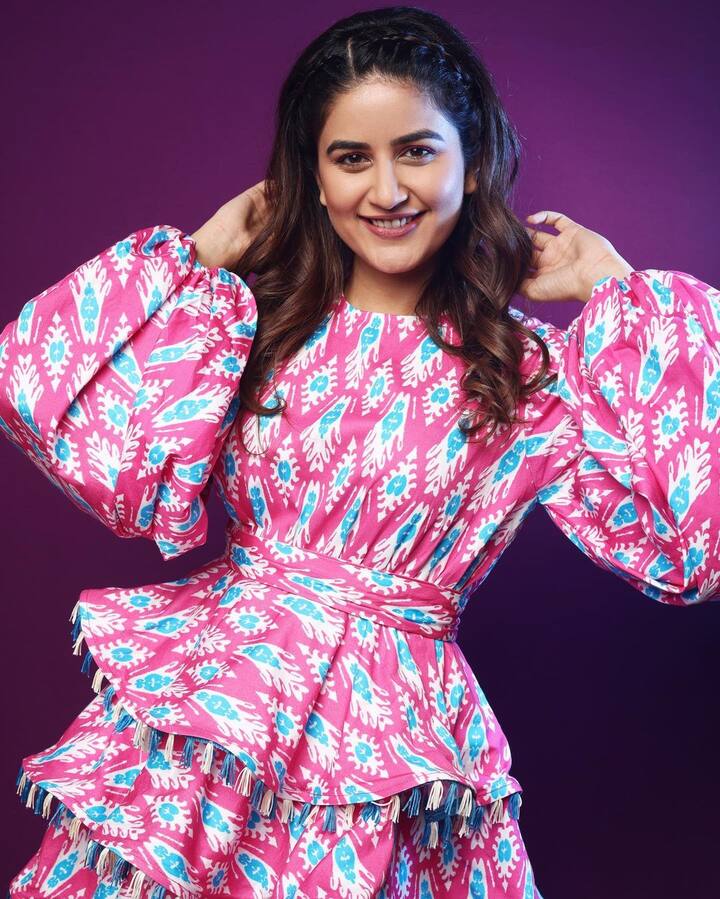 तिने सोशल मीडियावर तिचे नवे फोटो शेअर केले आहेत, ज्यात ती खूप सुंदर दिसत आहे. (photo:parashuramivaidehi/ig)
