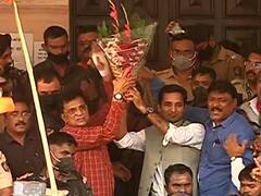 किरीट सोमय्यांचा पुणे महापालिकेच्या पायऱ्यांवर सत्कार, पालिकेबाहेर भाजप कार्यकर्त्यांचा गोंधळ