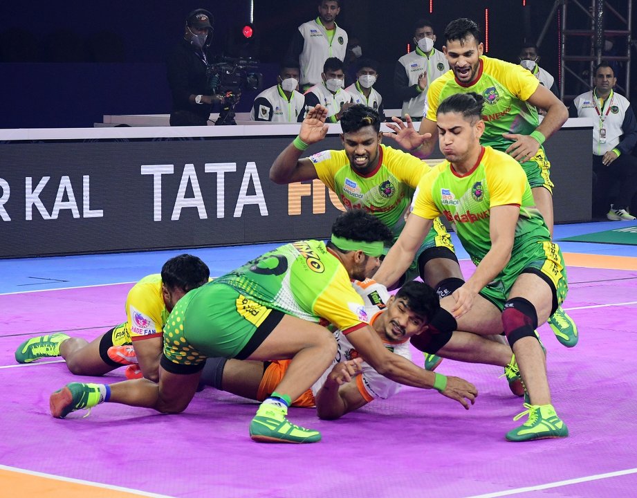 Pro Kabaddi PKL 8 Highlights: Patna Pirates becomes first team to qualify  for play-offs, thrashes Puneri Paltan 43-26 - Sportstar