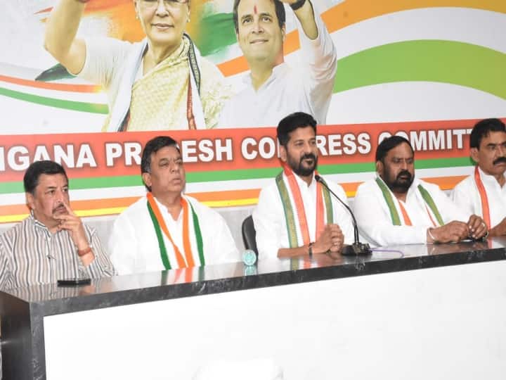 Hyderabad gandhi bhavan tpcc president revanth reddy demands cm kcr response on pm modi speech Revanth Reddy: ప్రధాని మోదీ వ్యాఖ్యలపై సీఎం కేసీఆర్ ఎందుకు స్పందంచడంలేదు : రేవంత్ రెడ్డి