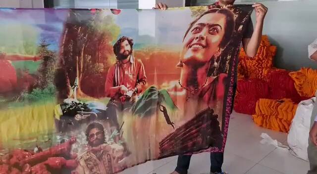 સ્થાનિક અને બહારના કાપડ બજારના વેપારીઓને આ ડિઝાઇન પસંદ આવી રહી છે.