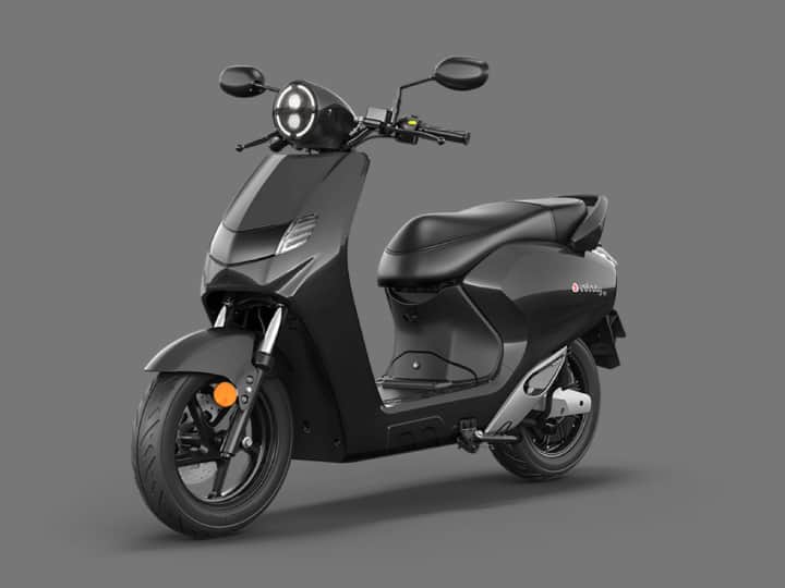 Cheapest Electric Scooters Under 50000 Rupees: अगर आप पेट्रोल वाले स्कूटर से छुटकारा पाना चाहते हैं तो आपके लिए इलेक्ट्रिक स्कूटर्स बहुत अच्छा विकल्प हो सकते हैं. पेट्रोल वाले स्कूटर्स के मुकाबले इलेक्ट्रिक स्कूटर्स की रनिंग कॉस्ट बेहद कम होती है.
