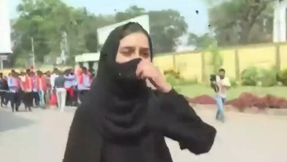 Karnataka के Hijab विवाद पर कैसे मचा पूरे देश में बवाल ? | हुंकार | UP Polls