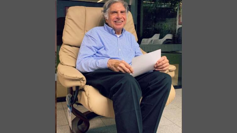 Ratan Tata drives modified Nano EV shares insights on electric vehicles see pics Ratan Tata Drives Nano: বিদ্যুৎ চালিত নতুন টাটা ন্যানো চালালেন স্বয়ং রতন টাটা