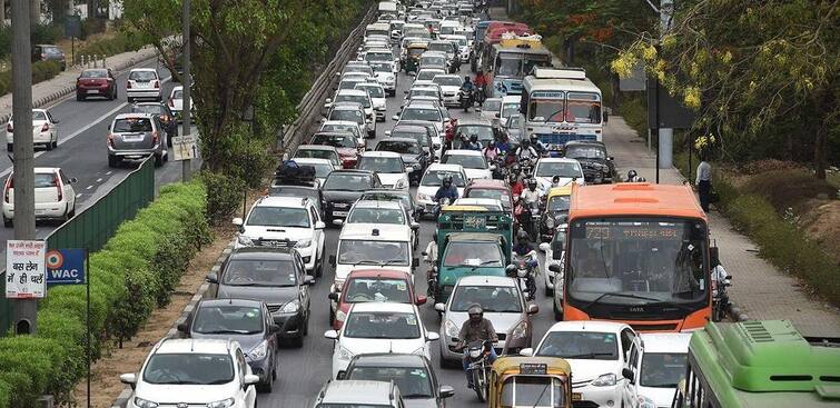 nitin gadkari mandates three point seat belts passengers vehicles cars latest news કાર માલિકો ધ્યાન આપે! કેન્દ્ર સરકારે કરી મોટી જાહેરાત, જાણો ફાયદો થશે કે નુકસાન