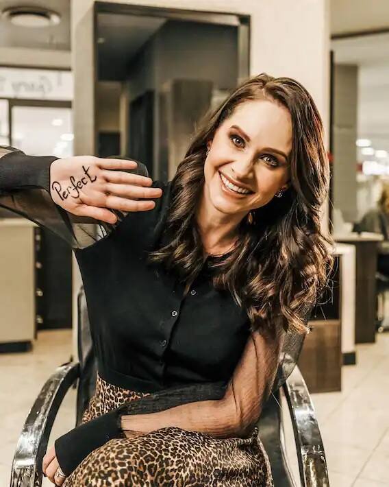 ড্যানিয়েলে সোশ্যাল মিডিয়ায় ভীষণভাবে সক্রিয়। তাঁকে বিভিন্ন সময়ে তাঁর সোশ্যাল মিডিয়ায় বিভিন্ন ছবি পোস্ট করতে দেখা গিয়েছে।