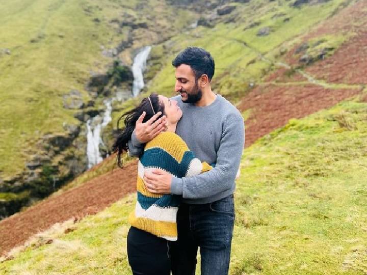 अभिनेत्री सोनाली कुलकर्णी हिने मागच्या वर्षी कुणाल बेनोडेकरसोबत लग्नगाठ बांधली.