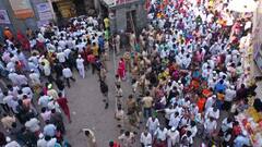 Photo : कोरोनाच्या सावटानंतर पहिल्यांदाच पंढरी गजबजली; चंद्रभागेत वारकरी भक्तीरसात चिंब