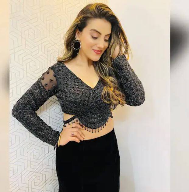 ਤੁਹਾਨੂੰ ਦੱਸ ਦੇਈਏ ਕਿ ਭੋਜਪੁਰੀ ਕੁਈਨ ਅਕਸ਼ਰਾ ਸਿੰਘ ਨੂੰ ਕੁਝ ਸਮਾਂ ਪਹਿਲਾਂ ਬਿੱਗ ਬੌਸ ਓਟੀਟੀ ਵਿੱਚ ਦੇਖਿਆ ਗਿਆ ਸੀ। ਜਿੱਥੇ ਉਸ ਨੂੰ ਕਾਫੀ ਪਸੰਦ ਕੀਤਾ ਗਿਆ ਸੀ।