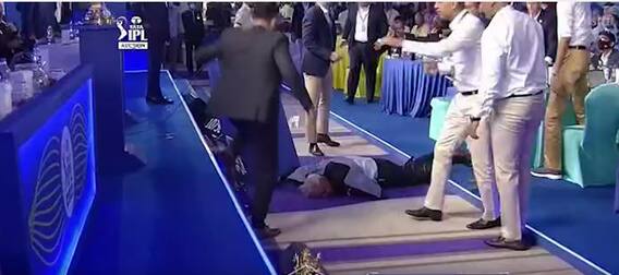 IPL Mega Auction 2022: ఆక్షన్ వేస్తుండగా కుప్పకూలిన Hugh Edmeades | IPL | BCCI | Auction 2022