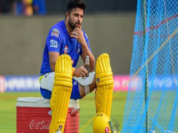 সুরেশ রায়না চেন্নাই সুপার কিংসের অন্যতম অভিজ্ঞ তারকা ও টুর্নামেন্টের অন্যতম সফল ব্য়াটার। তিনিও অবিক্রিত থেকে গেলেন প্রথম দিনের শেষে।