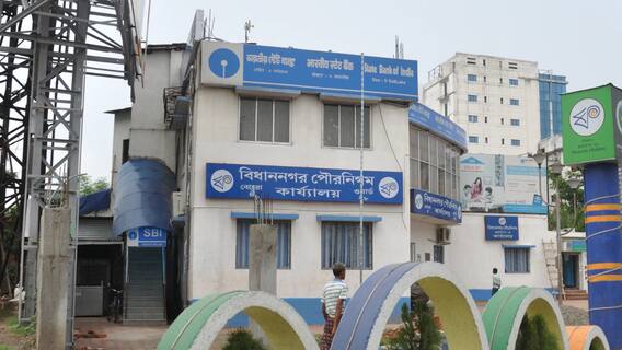 Bidhannagar Municipal Election: 'বুথে-বুথে বহিরাগত', বিধাননগরের ভোটে ২০১৫ সালের ঘটনার পুনরাবৃত্তির অভিযোগ বিরোধীদের | Bangla News