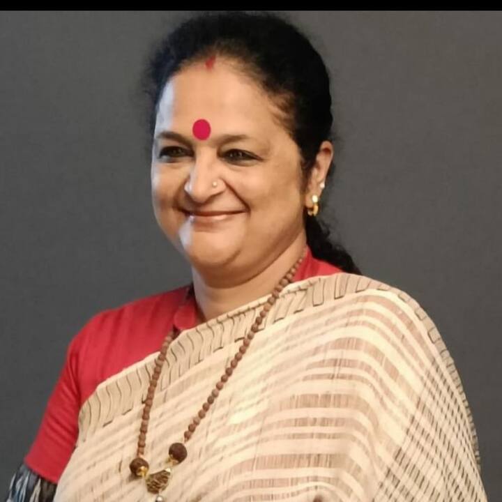 यूपी के बरेली कैंट से सपा प्रत्याशी सुप्रिया ऐरन के पास भी करोड़ो की संपत्ति हैं. हलफनामे के मुताबिक उनके पास 157 करोड़ रुपये की कुल संपत्ति और 2400 ग्राम सोने के गहने है, लेकिन गाड़ी की बात करें तो उनके पास भी कोई गाड़ी नहीं हैं.