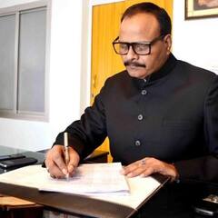 UP Election 2022: हमेशा लग्जरी गाड़ी से सफर करते हैं ये दिग्गज नेता, लेकिन खुद के नाम पर नहीं है एक भी गाड़ी, देखें लिस्ट