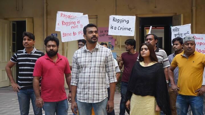 জারেক এন্টারটেনমেন্টের প্রযোজনায় এই ছবি নিবেদন করছেন অভিনেত্রী প্রযোজক এনা সাহা (Ena Saha) ও বনানী সাহা (Banani Saha)। ছবির গল্প লিখেছেন মোমো।