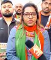 ਹਲਕਾ ਹੁਸ਼ਿਆਰਪੁਰ 'ਚ ਚੋਣ ਪ੍ਰਚਾਰ ਜ਼ੋਰਾਂ 'ਤੇ, ਉਮੀਦਵਾਰਾਂ ਦੀਆਂ ਪਤਨੀਆਂ, ਬੇਟੀਆਂ ਨੇ ਸੰਭਾਲੀ ਕਮਾਨ