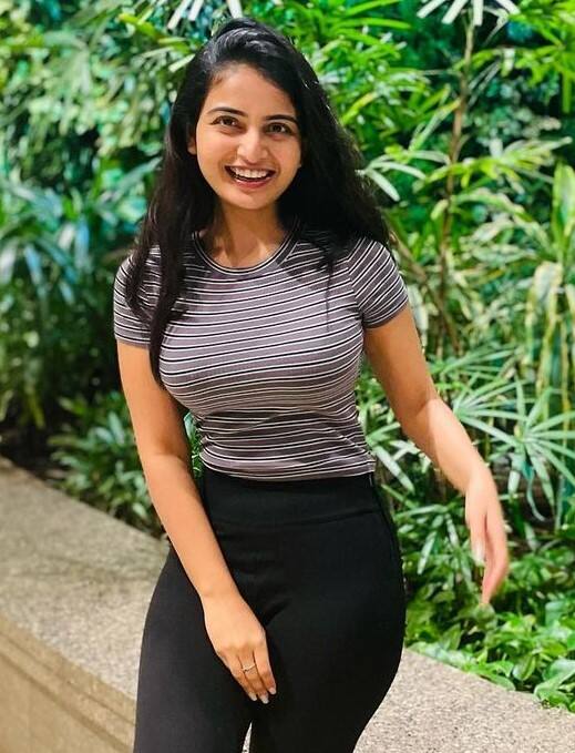 సొగసుల ఖిల్లా అనన్య నాగళ్ల, గ్లామర్ డోస్ పెంచేసిన ‘వకీల్‌సాబ్’ భామ! - Image Credit: Ananya Nagalla/Instagram
