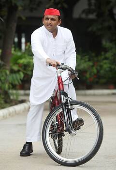 UP Elections 2022: ਸਵੇਰ ਦੇ ਵਰਕਆਊਟ ਤੋਂ ਲੈ ਕੇ ਸ਼ਾਮ ਦੇ ਬੈਡਮਿੰਟਨ ਤੱਕ ਕੁਝ ਅਜਿਹਾ ਹੈ Akhilesh Yadav ਦਾ ਡੇਲੀ ਰੂਟੀਨ