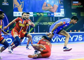 Pro Kabaddi: तमिल थलाइवाज को हराकर दंबग दिल्ली ने प्लेऑफ्स की दावेदारी की मजबूत, नवीन ने किया सुपर 10