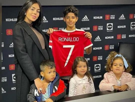 Cristiano Ronaldo Jr. prepares to follow in his father's footsteps, watch the video ਕ੍ਰਿਸਟੀਆਨੋ ਰੋਨਾਲਡੋ ਜੂਨੀਅਰ ਪਿਤਾ ਦੇ ਨਕਸ਼ੇ-ਕਦਮਾਂ 'ਤੇ ਚੱਲਣ ਦੀ ਤਿਆਰੀ 'ਚ, ਦੇਖੋ ਵੀਡੀਓ