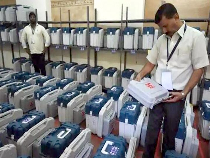 Local body election : தேனி : 886 , திண்டுக்கல் : 894 - மின்னணு வாக்குப்பதிவு எந்திரங்கள் ஒதுக்கப்பட்டு தயார்நிலை..